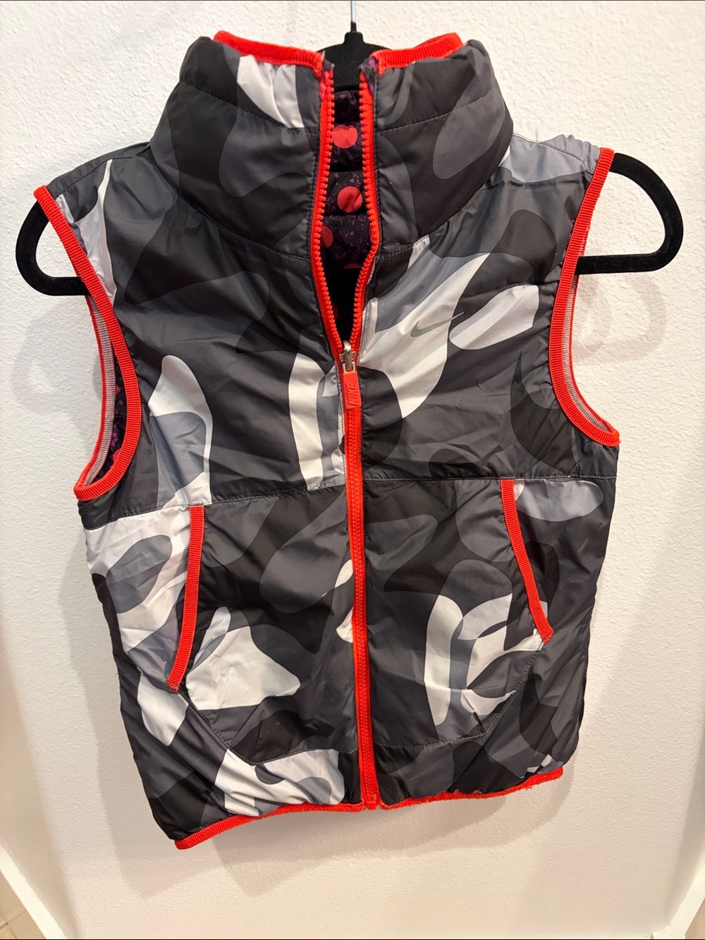 Nike Kids Puffer Reversible Vest in Black, Gray, White with Red Trim